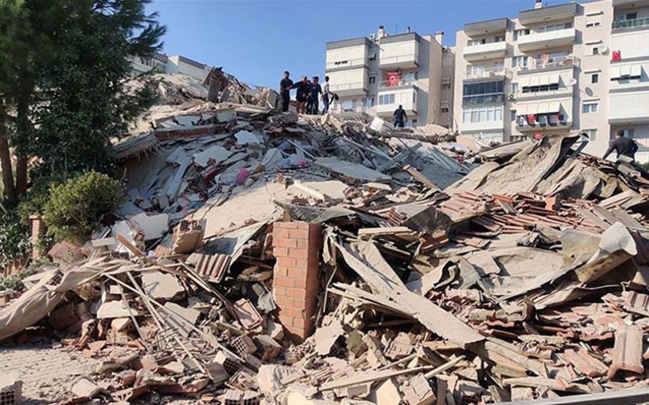 Bakıda uçqun oldu - Ölən var