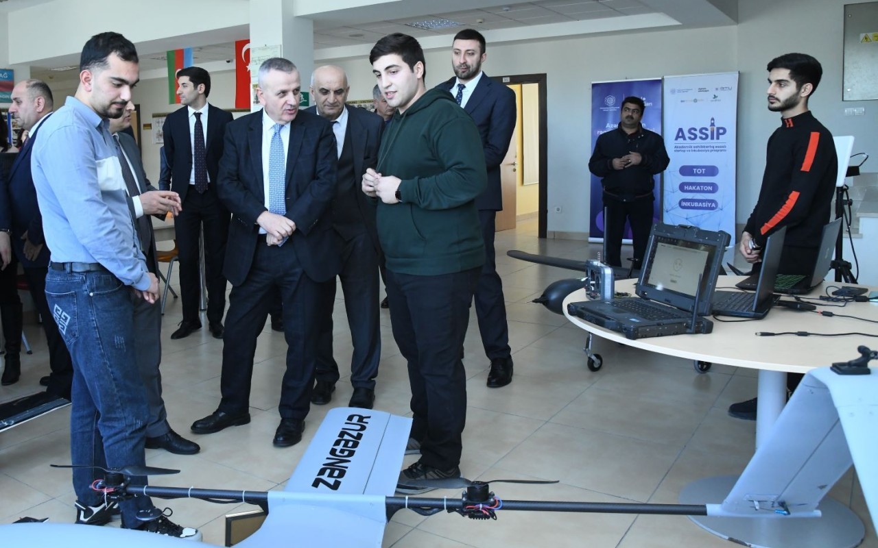 “BMU-da tanış olduğum istedadlı gənc ixtiraçılar məni heyran etdi” - BMT rəsmisi (FOTO)