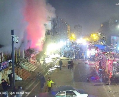 Bakıda yanğına görə bu küçədə hərəkət dayandırıldı - FOTOLAR