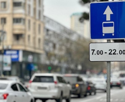 Daha bir küçədə avtobus zolağına saat tətbiq edildi