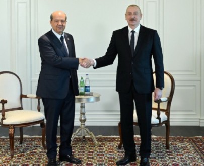 Ersin Tatar İlham Əliyevə zəng edib