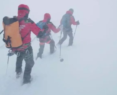 İki alpinist itkin DÜŞDÜ