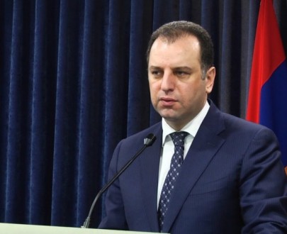Ermənistanın keçmiş müdafiə naziri axtarışa verildi