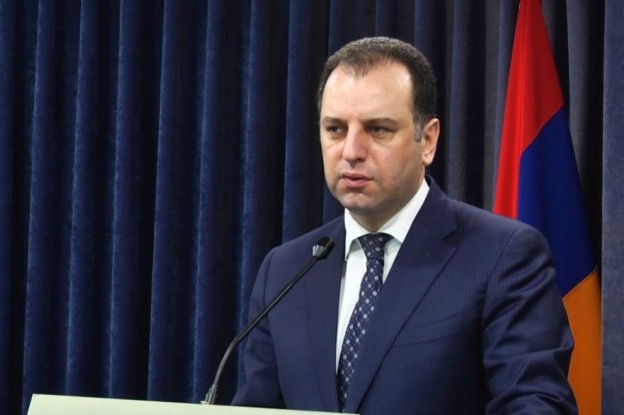 Ermənistanın keçmiş müdafiə naziri axtarışa verildi